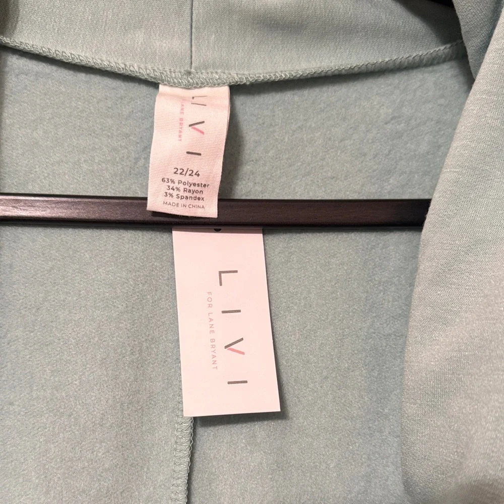 NWT Livi Lane Bryant Top - Picture 4 of 7